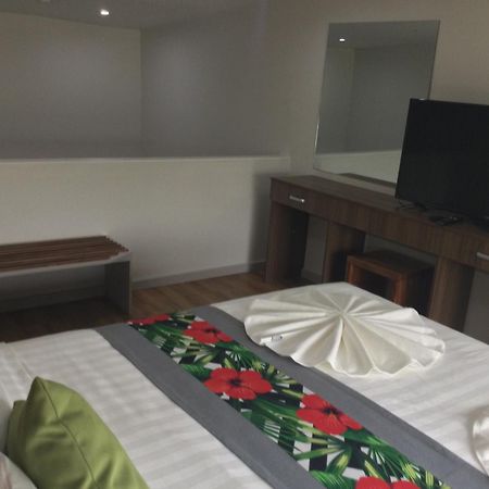 Vualiku Hotel & Apartments Nadi Extérieur photo