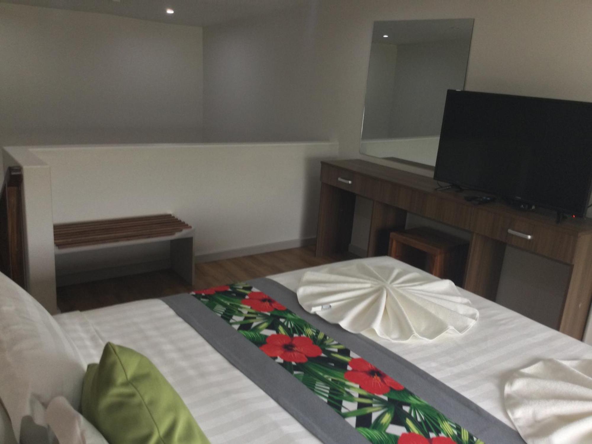Vualiku Hotel & Apartments Nadi Extérieur photo